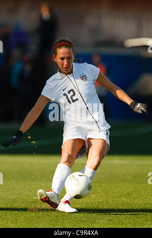 Febbraio 11, 2012 - Frisco, Texas, US - STATI UNITI Donna National Soccer avanti Lauren Cheney (12) durante l'azione tra la US Donna Team Nazionale e Nuova Zelanda la squadra nazionale. Il noi sconfigge la Nuova Zelanda 2-1 in tempo extra a FC Dallas Stadium. (Credito Immagine: © Andrew Dieb/Southcreek/ZUMAPRESS.com) Foto Stock