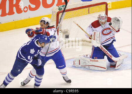 Febbraio 11, 2012 - Toronto, Ontario, Canada - Montreal Canadiens goalie Carey prezzo (31) rende un guanto stop nel primo periodo azione a Air Canada Centre. (Credito Immagine: © Keith Hamilton/Southcreek/ZUMAPRESS.com) Foto Stock