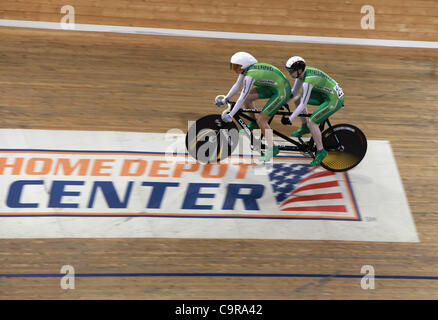 Febbraio 12, 2012 - Carson, California, Stati Uniti - Team Irlanda mens tandem al 2012 UCI Para-pista ciclabile Campionati del Mondo presentato da Samsung al velo al centro sportivo al Home Depot Center di Carson. World Champions incoronato in uomini e donne non vedenti (B) un chilometro di tria ora Foto Stock