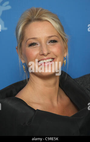 KATHERINE LANASA JAYNE MANSFIELD AUTO PHOTOCALL IL FESTIVAL DEL CINEMA DI BERLINO 2012 IL GRAND HYATT POTSDAMER PLATZ Berlino Germania 13 Foto Stock