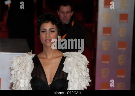 Londra, UK, 12/02/2012. L'attrice Zawe Ashton, arrivibg sul tappeto rosso per assistere al 2012 BAFTAs Foto Stock