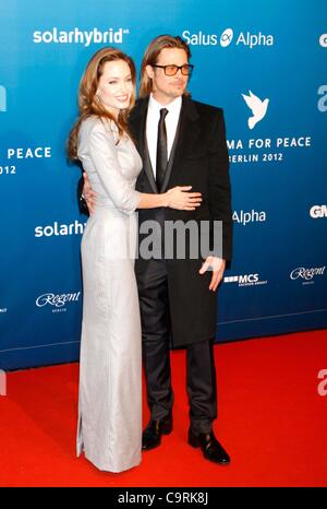 Febbraio 13, 2012 - Hollywood, California, Stati Uniti - ANGELINA JOLIE E BRAD PITT.Cinema per la pace Gala.Berlin, Germania.Febbraio 13, 2012.(Immagine di credito: Â© Roger Harvey/Globe foto/ZUMAPRESS.com) Foto Stock