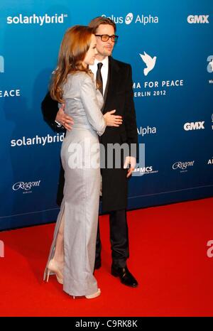 Febbraio 13, 2012 - Hollywood, California, Stati Uniti - ANGELINA JOLIE E BRAD PITT.Cinema per la pace Gala.Berlin, Germania.Febbraio 13, 2012.(Immagine di credito: Â© Roger Harvey/Globe foto/ZUMAPRESS.com) Foto Stock