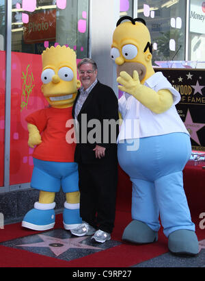BART SIMPSON & Matt Groening & Homer Simpson creatore di The Simpsons Matt Groening onorato con una stella sulla Hollywood Walk of Fame di Hollywood, LOS ANGELES, CALIFORNIA, STATI UNITI D'AMERICA 14 febbraio 2012 LBU80386 Foto Stock