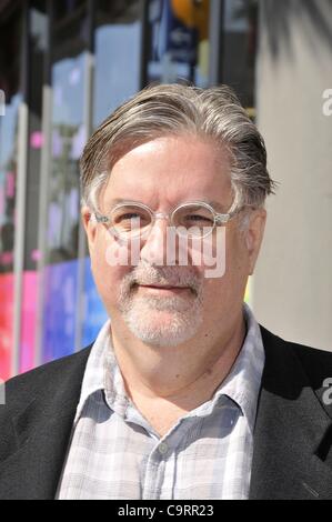 Matt Groening presso la cerimonia di induzione per la stella sulla Hollywood Walk of Fame per Matt Groening, Hollywood Boulevard, Los Angeles, CA, il 14 febbraio 2012. Foto Da: Michael Germana/Everett Collection Foto Stock