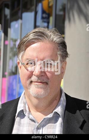 Matt Groening presso la cerimonia di induzione per la stella sulla Hollywood Walk of Fame per Matt Groening, Hollywood Boulevard, Los Angeles, CA, il 14 febbraio 2012. Foto Da: Michael Germana/Everett Collection Foto Stock