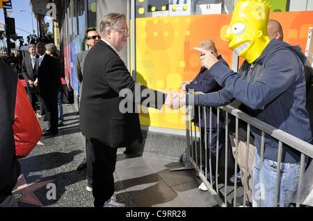Matt Groening presso la cerimonia di induzione per la stella sulla Hollywood Walk of Fame per Matt Groening, Hollywood Boulevard, Los Angeles, CA, il 14 febbraio 2012. Foto Da: Michael Germana/Everett Collection Foto Stock