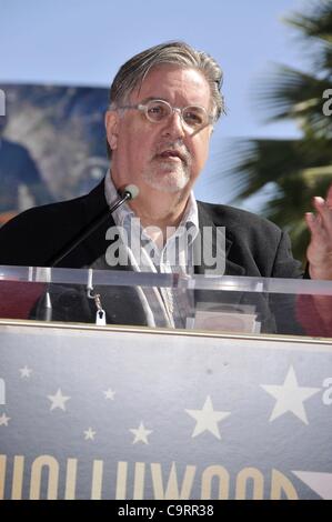 Matt Groening presso la cerimonia di induzione per la stella sulla Hollywood Walk of Fame per Matt Groening, Hollywood Boulevard, Los Angeles, CA, il 14 febbraio 2012. Foto Da: Michael Germana/Everett Collection Foto Stock
