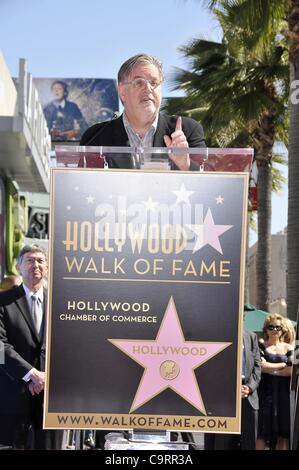 Matt Groening presso la cerimonia di induzione per la stella sulla Hollywood Walk of Fame per Matt Groening, Hollywood Boulevard, Los Angeles, CA, il 14 febbraio 2012. Foto Da: Michael Germana/Everett Collection Foto Stock