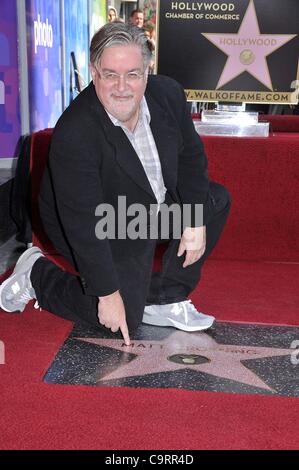 Matt Groening presso la cerimonia di induzione per la stella sulla Hollywood Walk of Fame per Matt Groening, Hollywood Boulevard, Los Angeles, CA, il 14 febbraio 2012. Foto Da: Michael Germana/Everett Collection Foto Stock