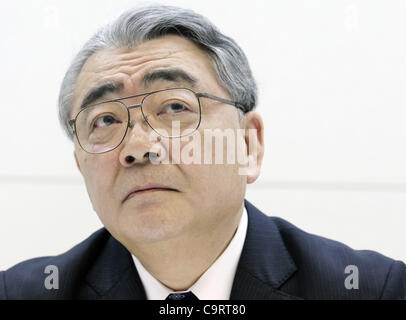 Febbraio 13, 2012 - Tokyo, Giappone - Presidente della Tokyo Electric Power Co. (Tepco) TOSHIO NISHIZAWA partecipa a una conferenza stampa presso la sede aziendale a Tokyo in Giappone. (Credito Immagine: © Akira Suzuki Jana/press/ZUMAPRESS.com) Foto Stock