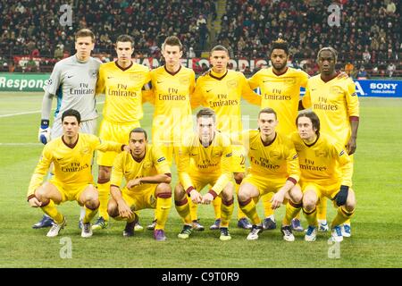 Arsenal team group line-up, 15 febbraio 2012 - Calcio : Arsenal team group (L-R) Wojciech Szczesny, Robin van Persie, Laurent Koscielny, Kieran Gibbs, Alexandre Song, Bacary Sagna, anteriore; Mikel ARTETA, Theo Walcott, Aaron Ramsey, Thomas Vermaelen, Tomas ROSICKY prima della UEFA Champions Foto Stock