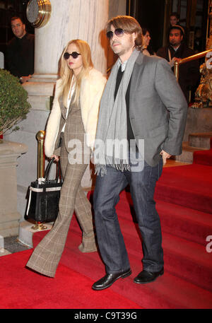 Febbraio 15, 2012 - New York New York, Stati Uniti - RACHEL ZOE e marito RODGER BERMAN frequentare il Marchese Fashion Show tenutosi presso il Plaza Hotel. (Credito Immagine: © Nancy Kaszerman/ZUMAPRESS.com) Foto Stock