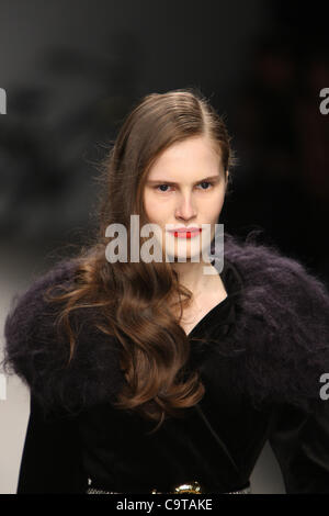 PPQ pista AW 2012/13 durante la London Fashion Week at Somerset House di Londra il 17 febbraio 2012 Foto Stock