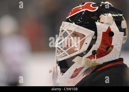 Febbraio 21, 2012 - Toronto, Ontario, Canada - New Jersey Devils goalie Martin Brodeur (30) durante la fase di riscaldamento prima di giocare il Toronto Maple Leafs all'Air Canada Centre. (Credito Immagine: © Keith Hamilton/Southcreek/ZUMAPRESS.com) Foto Stock