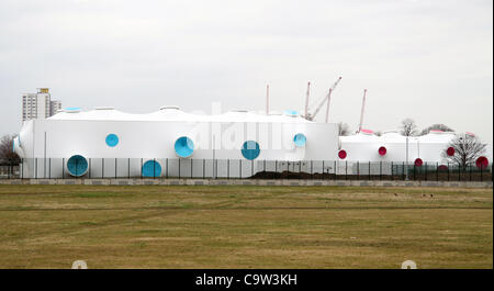 Londra, UK, 22/02/2012 edifici futuristici per le Olimpiadi di Londra 2012 eventi di tiro presso il Royal Artillery Barracks in sout Foto Stock