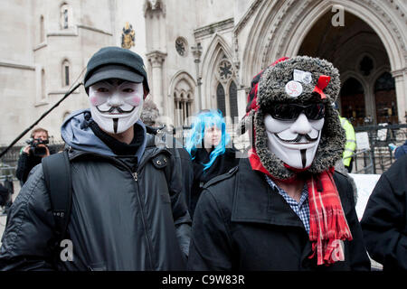 Occupare Londra, rappresentato da Tammy Samede, George Barda , Daniel Ashman e i loro consigli MichaelPaget falliscono nel loro ricorso in tribunale. Ciò significa che il loro sfratto è ora in grado di procedere. Royal Courts of Justice, Londra, UK, 22 febbraio 2012. Foto Stock