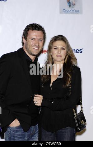 Jason O'Mara, Paige turco presso gli arrivi per Oscar Wilde: onorare gli irlandesi in pellicola, Bad Robot, Los Angeles, CA, 23 febbraio 2012. Foto Da: Michael Germana/Everett Collection Foto Stock