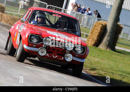 25 Feb 2012 - Stoneleigh Park, Coventry, Regno Unito. Kevin Jones guida un 1972 Ford Escort RS1600 MK1 in Live Rally a Race Retro Foto Stock