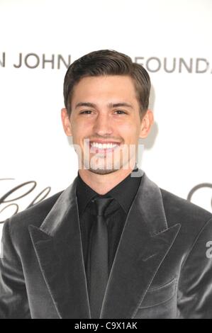 Aser Monroe presso gli arrivi per il ventesimo annuale di Elton John AIDS Foundation Academy Awards la visualizzazione di partito, West Hollywood Park, Los Angeles, CA, 26 febbraio 2012. Foto di: Tony Gonzalez/Everett Collection Foto Stock