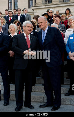 27 febbraio 2012 - Nashville, TN, Stati Uniti d'America - ex senatore Fred Thompson e Newt Gingrich della chat in un Gingrich 2012 campaign rally in oriente passi di State Capitol. Foto Stock