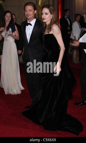 BRAD PITT E ANGELINA JOLIE IL 84TH ACADEMY AWARDS gli arrivi a Los Angeles California USA 26 febbraio 2012 Foto Stock