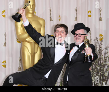 BRANDON OLDENBURG & WILLIAM JOYCE IL 84TH ACADEMY AWARDS PRESSROOM LOS ANGELES CALIFORNIA USA 26 febbraio 2012 Foto Stock