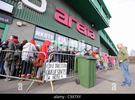 Un biglietto di direzione andare SULLA VENDITA PER IL TOUR UNA DIREZIONE biglietto andare sulla vendita METRORADIO ARENA NEWCASTLE INGHILTERRA 25 Febbraio 2012 Foto Stock