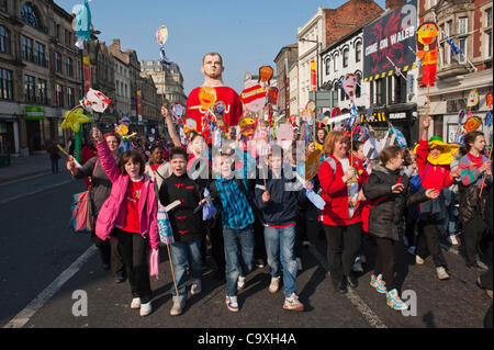 1 marzo 2012, Cardiff, Regno Unito. Patrioti gallese celebrare San Davide del giorno. Foto Stock