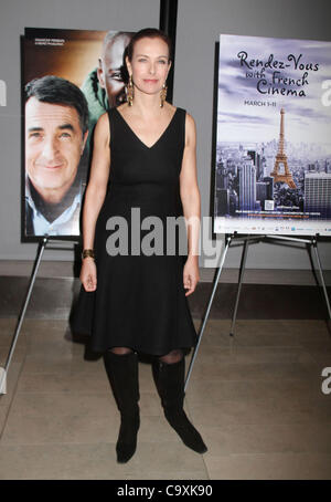 1 marzo 2012 - New York New York, Stati Uniti - Attrice Carole Bouquet assiste il Rendez-Vous con Cinema francese apertura notturna premiere di 'L'Intouchables" tenutosi a Alice Tully Hall presso il Lincoln Center. (Credito Immagine: © Nancy Kaszerman/ZUMAPRESS.com) Foto Stock