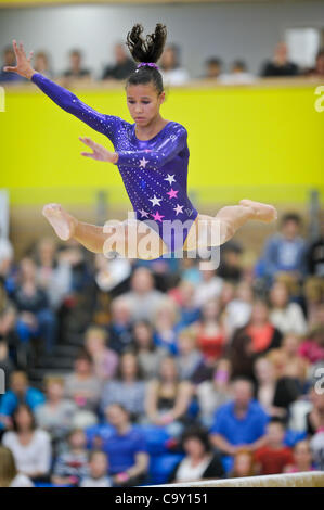 L'inglese campionati di ginnastica Dartford Kent 3.2.12. Billie Mackenzie Foto Stock