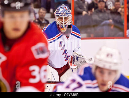 Mar 08, 2012 - Ottawa, Ontario, Canada - Martin Biron(43) durante l'azione tra i senatori e i Rangers. (Credito Immagine: © Leon Svizz/Southcreek/ZUMAPRESS.com) Foto Stock