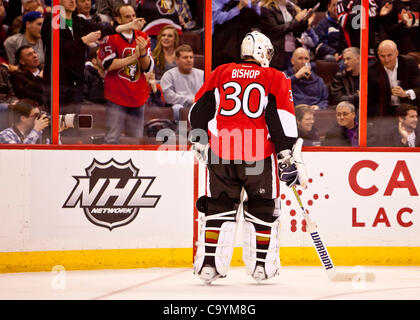 Mar 08, 2012 - Ottawa, Ontario, Canada - Ben Vescovo(30) durante l'azione tra i senatori e i Rangers. (Credito Immagine: © Leon Svizz/Southcreek/ZUMAPRESS.com) Foto Stock