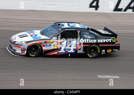 Marzo 11, 2012 - Las Vegas, Nevada, Stati Uniti - Tony Stewart, driver della #14 Mobil 1 / Office Depot Chevrolet Impala, gare attraverso la curva 4 in rotta verso la bandiera a scacchi durante le emozionanti corse azione a NASCAR Sprint Cup Series Kobalt Tools 400 a Las Vegas Motor Speedway di Las Vegas, Nevad Foto Stock