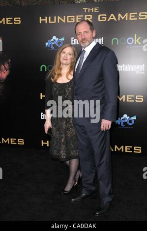 Auther della fame giochi Suzanne Collins presso gli arrivi per i giochi della fame Premiere, Nokia Theater in L.A. LIVE, Los Angeles, CA 12 marzo 2012. Foto di: Tony Gonzalez/Everett Collection Foto Stock