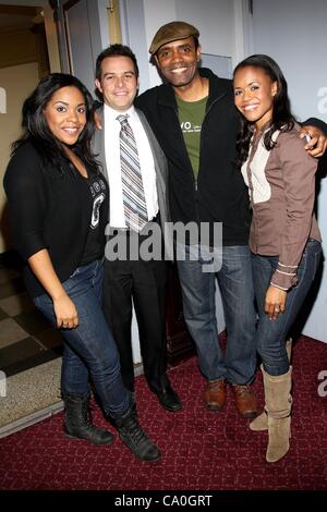 Bryonha Parham, Peter Avery, Nathaniel Stampley, Nikki Renee Daniels presso gli arrivi di George e Ira Gershwin Theatre Education Program Evento di lancio, il Richard Rodgers Theatre di New York, NY, 13 marzo 2012. Foto di: Steve Mack/Everett Collection Foto Stock