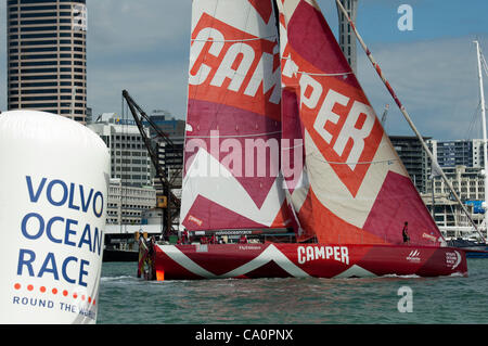 CAMPER con Emirates Team New Zealand pratica il giorno della gara di Auckland lo scalo. Volvo Ocean Race 2011-12. 15/3/2012 Foto Stock