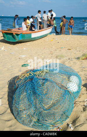 Febbraio 17, 2012 - Chennai (città, Tamilnadu (stato, India - 17 febbraio 2012, Chennai, India - Scene nel tardo pomeriggio sulla spiaggia Merina nel centro cittadino di Chennai, India. I Clarettiani hanno lavorato in India a partire dal 1970, e ora hanno più di 400 sacerdoti che serve tutto il paese più di 130 dei quali lavorano Foto Stock