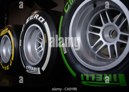 Marzo 15, 2012 - Melbourne, Victoria, Australia - Pirelli Media briefing all'edificio di Rialto, 525 Collins Street davanti al la 2012 Formula Uno Australian Grand Prix sul circuito dell'Albert Park di Melbourne, Australia. (Credito Immagine: © Sydney bassa/Southcreek/ZUMAPRESS.com) Foto Stock