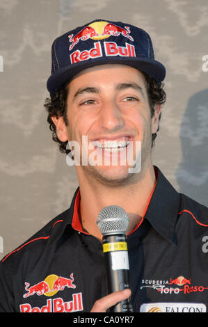 Marzo 15, 2012 - Melbourne, Victoria, Australia - Daniel Ricciardo della Scuderia Toro Rosso squadra al Pirelli Media briefing all'edificio di Rialto, 525 Collins Street davanti al la 2012 Formula Uno Australian Grand Prix sul circuito dell'Albert Park di Melbourne, Australia. (Credito Immagine: © Syd Foto Stock