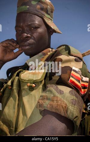 Marzo 15, 2007 - Gulu, in Uganda - un soldato. I colloqui di pace tra il governo ugandese e l Esercito di Resistenza del Signore. (Credito Immagine: WIR/ZUMAPRESS.com) Foto Stock