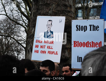 17/03/2012, London, Regno Unito: Anti-Assad manifestanti su un marzo da Paddington verde per un rally al di fuori dell'Ambasciata siriana a Londra. Foto Stock