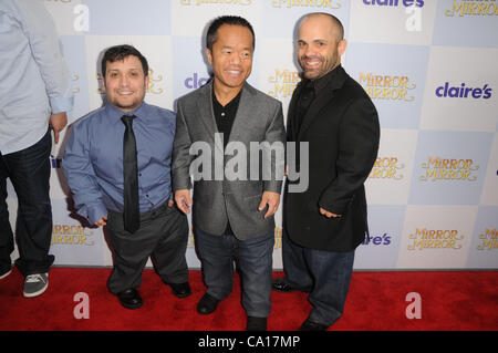 16 marzo 2012 - Los Angeles, California, Stati Uniti - Joey Gnoffo, Ronald Lee Clark, Sebastian Saraceno frequentando il Los Angeles Premiere di ''speculare Mirror'" tenutasi presso il Grauman's Chinese Theatre in Hollywood, la California il 3/17/12. 2012(Immagine di credito: Â© D. lunga/Globe foto/ZUMAPRESS.com) Foto Stock