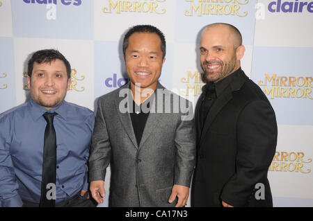 16 marzo 2012 - Los Angeles, California, Stati Uniti - Joey Gnoffo, Ronald Lee Clark, Sebastian Saraceno frequentando il Los Angeles Premiere di ''speculare Mirror'" tenutasi presso il Grauman's Chinese Theatre in Hollywood, la California il 3/17/12. 2012(Immagine di credito: Â© D. lunga/Globe foto/ZUMAPRESS.com) Foto Stock