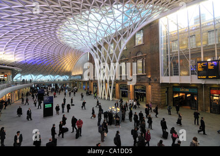 John McAslan + PartnersLondon 19/3/12. La stazione di Kings Cross, il nuovo concourse apre al pubblico il XIX secolo Marzo 12. Foto Stock