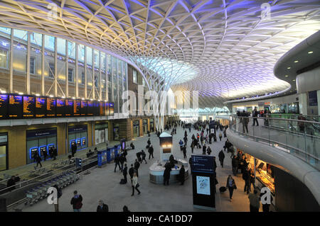 John McAslan + Partners Londra 19/3/12. La stazione di Kings Cross, il nuovo Concourse apre al pubblico il 19 marzo 2012 dopo otto anni di €500milioni di progetto di restauro. Foto Stock