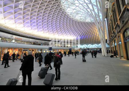 Londra 19/3/12. La stazione di Kings Cross, il nuovo concourse apre al pubblico il XIX secolo Marzo 12. John McAslan + Partner Foto Stock