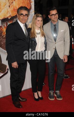 Eugene Levy presso gli arrivi per AMERICAN REUNION Premiere, Grauman's Chinese Theatre di Los Angeles, CA 19 marzo 2012. Foto di: Dee Cercone/Everett Collection Foto Stock