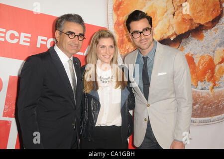 Marzo 19, 2012 - Los Angeles, California, Stati Uniti - Eugene Levy frequentando il Los Angeles Premiere di ''American Reunion'' tenuto presso il Grauman's Chinese Theatre in Hollywood, la California il 3/19/12. 2012(Immagine di credito: Â© D. lunga/Globe foto/ZUMAPRESS.com) Foto Stock