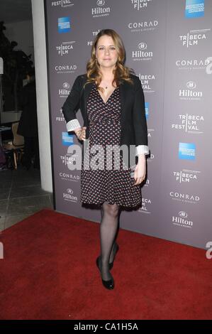 Jenna Fischer presso gli arrivi per il Tribeca Film Festival 2012 la reception, il Beverly Hilton Hotel di Los Angeles, CA 19 marzo 2012. Foto di: Tony Gonzalez/Everett Collection Foto Stock